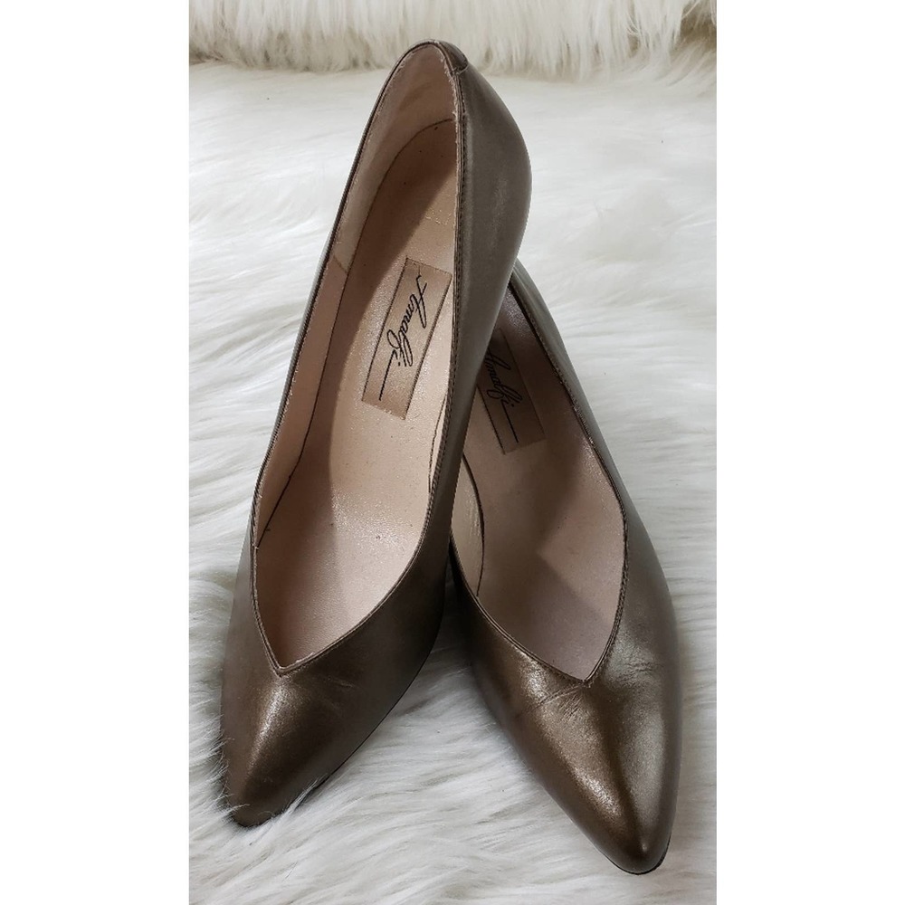 Vintage Amalfi Brownish Gold short pump heels 7B